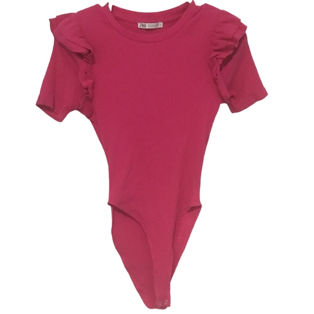 Zara women’s pink ruffled sleeve bodysuit, size medium, ribbed